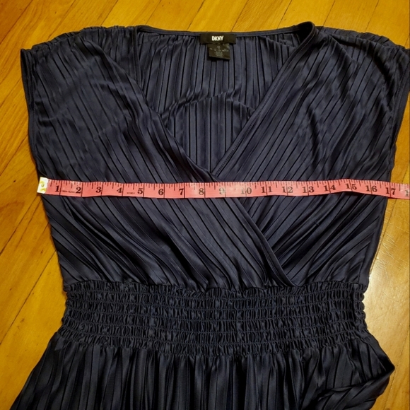 DKNY Women’s Pleated Smocked-Waist V Neck Dress. Dark Blue. Size 14. - Picture 12 of 13